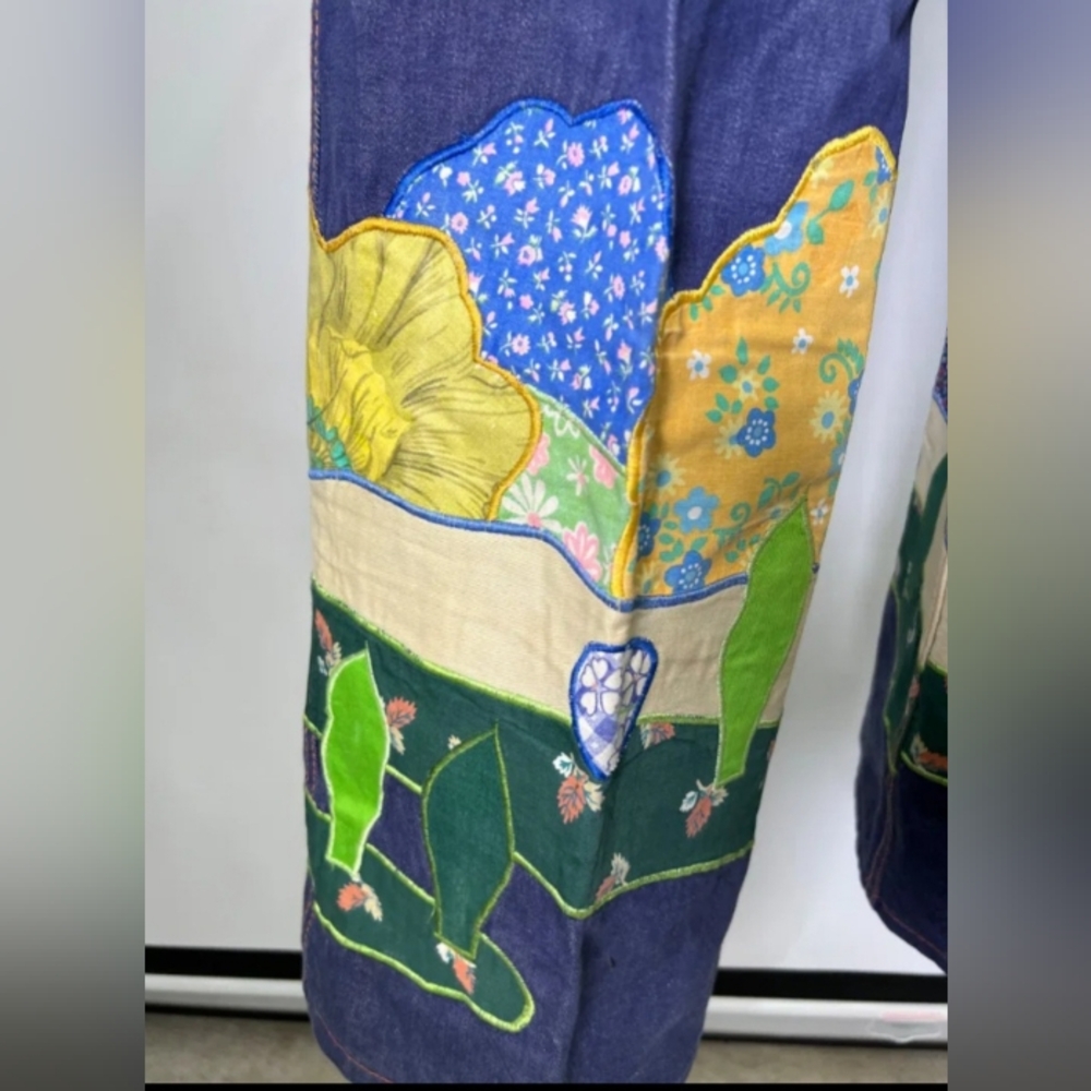 True Vintage 70s bell bottom jeans with embroidery and patches - Picture 4 of 12